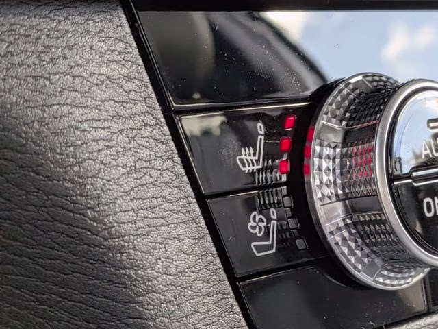 2026 White Diamond/Black Roof Mitsubishi Outlander Black Edition FWD SUV