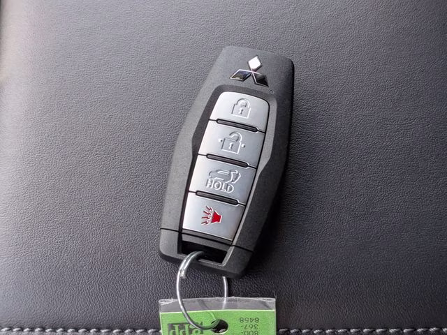 2026 White Diamond/Black Roof Mitsubishi Outlander Black Edition FWD SUV