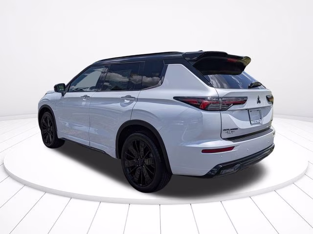 2026 White Diamond/Black Roof Mitsubishi Outlander Black Edition FWD SUV
