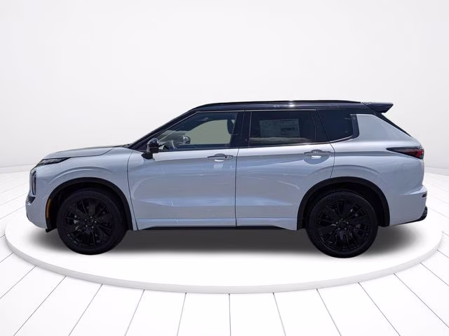 2026 White Diamond/Black Roof Mitsubishi Outlander Black Edition FWD SUV