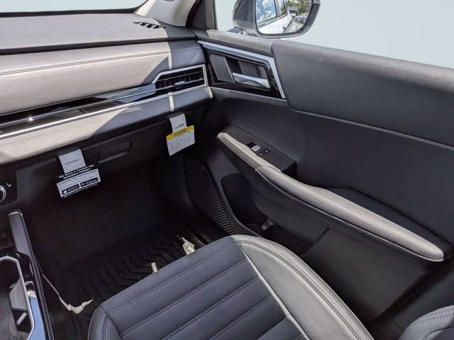 2026 White Diamond/Black Roof Mitsubishi Outlander Trail Edition AWD SUV