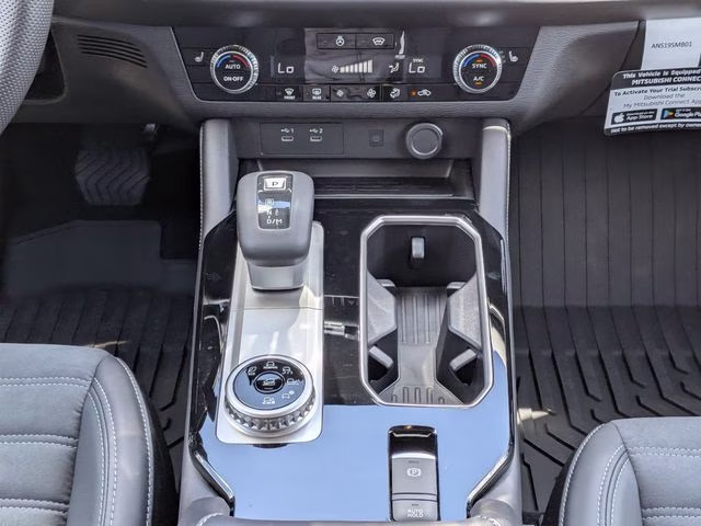 2026 White Diamond/Black Roof Mitsubishi Outlander Trail Edition AWD SUV