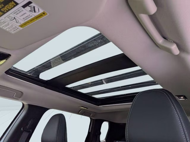 2026 White Diamond/Black Roof Mitsubishi Outlander Trail Edition AWD SUV