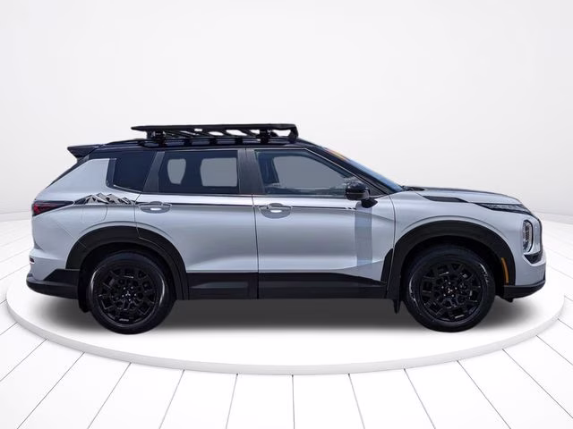 2026 White Diamond/Black Roof Mitsubishi Outlander Trail Edition AWD SUV