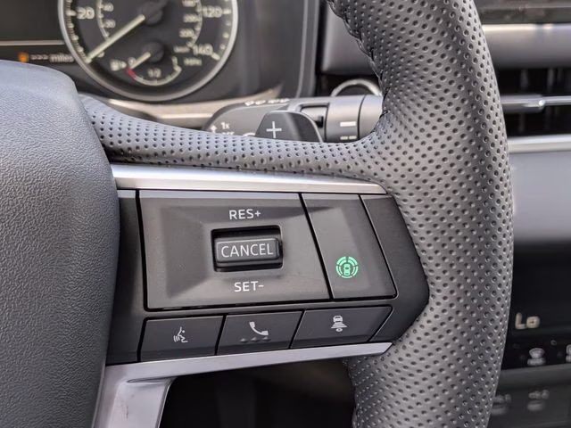2026 White Diamond/Black Roof Mitsubishi Outlander Trail Edition AWD SUV
