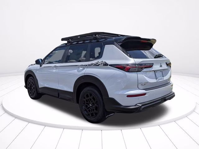 2026 White Diamond/Black Roof Mitsubishi Outlander Trail Edition AWD SUV