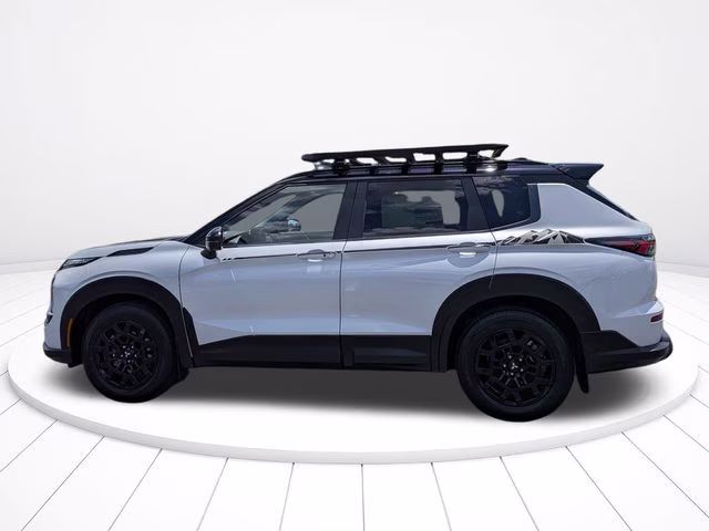 2026 White Diamond/Black Roof Mitsubishi Outlander Trail Edition AWD SUV