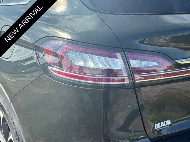 2023 Green Metallic Lincoln Nautilus Reserve FWD SUV