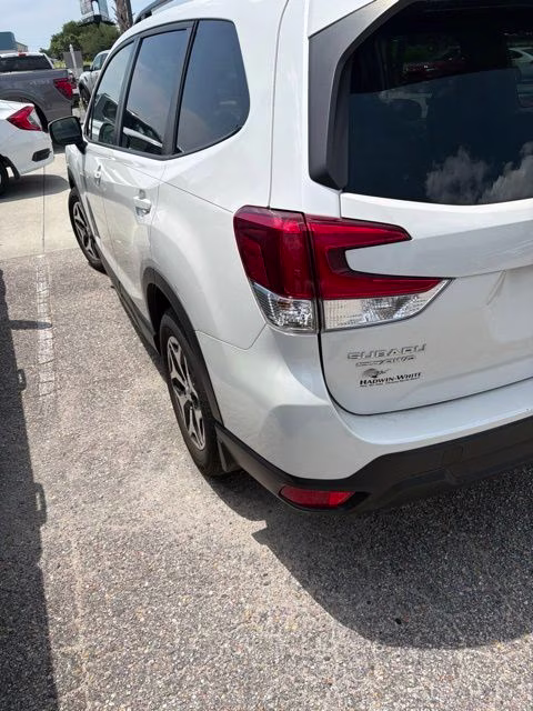 2023 Crystal White Pearl Subaru Forester Premium AWD SUV