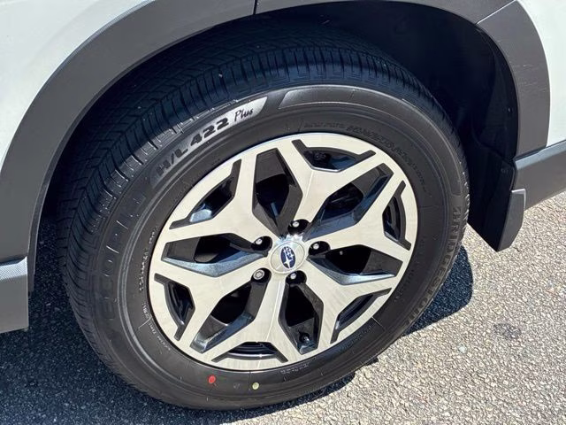 2023 Crystal White Pearl Subaru Forester Premium AWD SUV