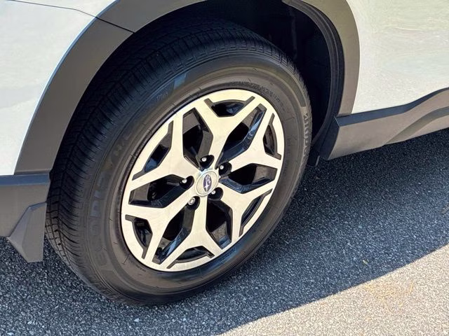 2023 Crystal White Pearl Subaru Forester Premium AWD SUV