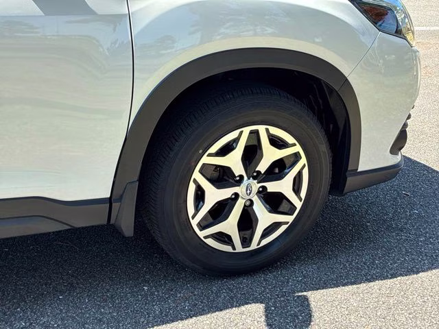 2023 Crystal White Pearl Subaru Forester Premium AWD SUV