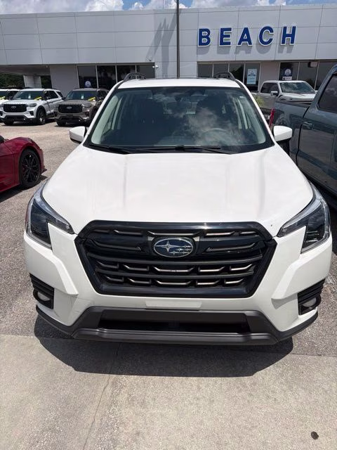2023 Crystal White Pearl Subaru Forester Premium AWD SUV