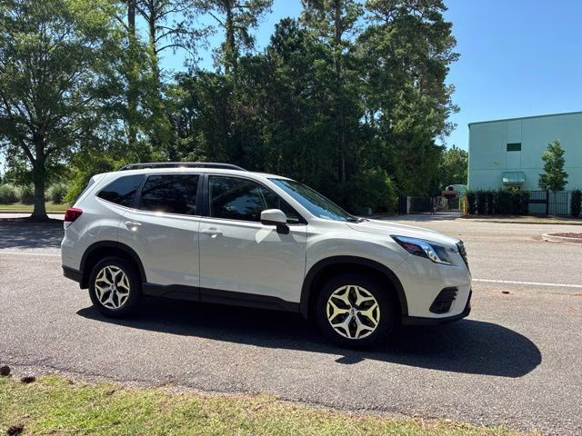 2023 Crystal White Pearl Subaru Forester Premium AWD SUV