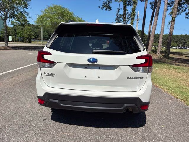 2023 Crystal White Pearl Subaru Forester Premium AWD SUV