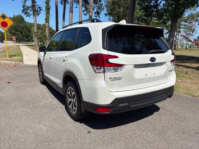 2023 Crystal White Pearl Subaru Forester Premium AWD SUV