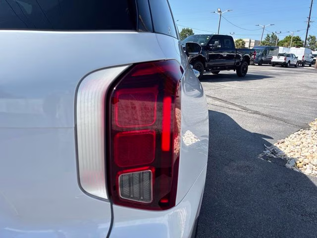 2025 Hyper White Hyundai Palisade Calligraphy FWD SUV