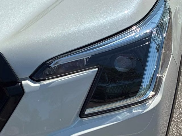 2023 Crystal White Pearl Subaru Forester Premium AWD SUV