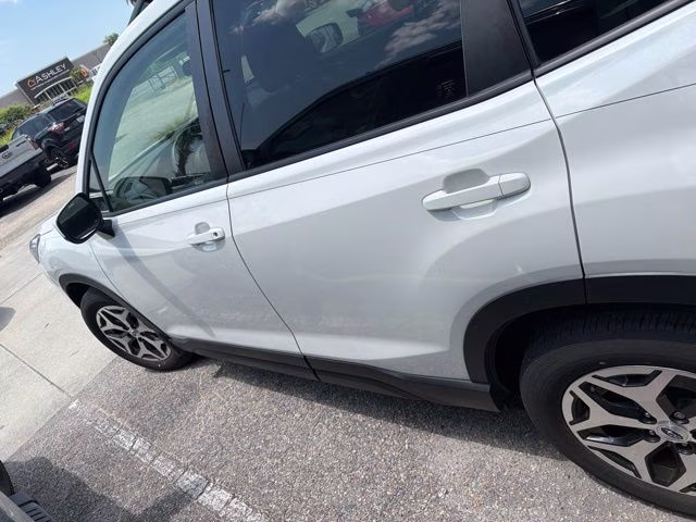 2023 Crystal White Pearl Subaru Forester Premium AWD SUV