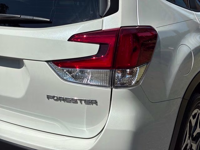 2023 Crystal White Pearl Subaru Forester Premium AWD SUV