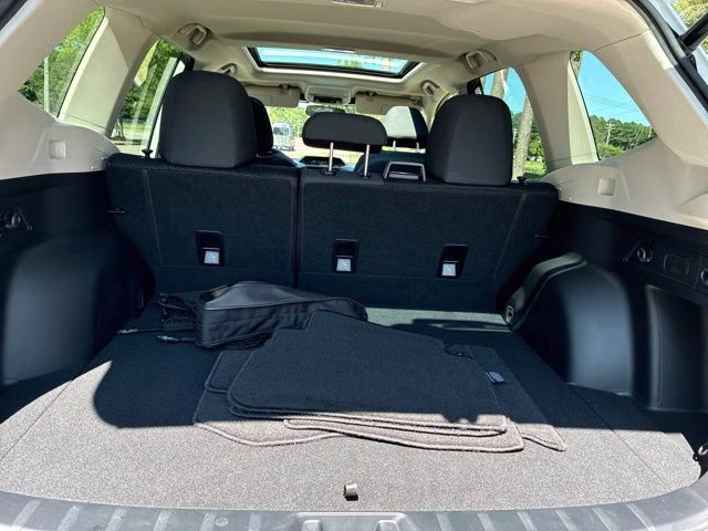 2023 Crystal White Pearl Subaru Forester Premium AWD SUV
