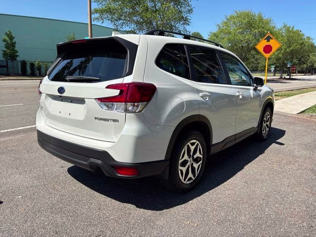 2023 Crystal White Pearl Subaru Forester Premium AWD SUV