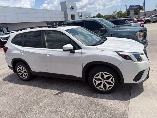 2023 Crystal White Pearl Subaru Forester Premium AWD SUV