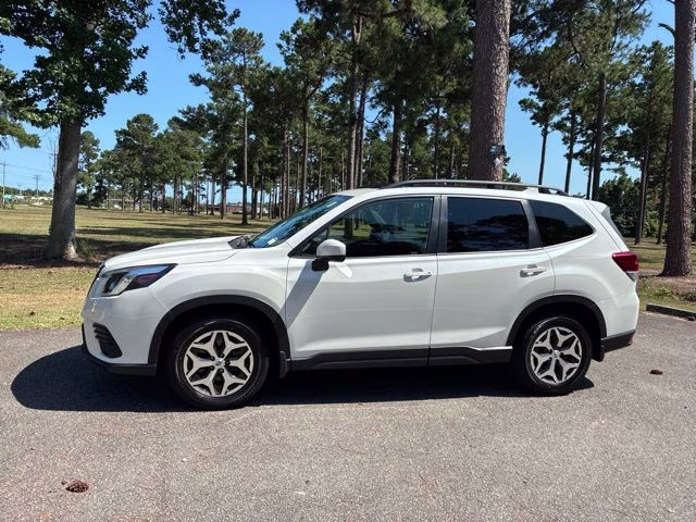 2023 Crystal White Pearl Subaru Forester Premium AWD SUV