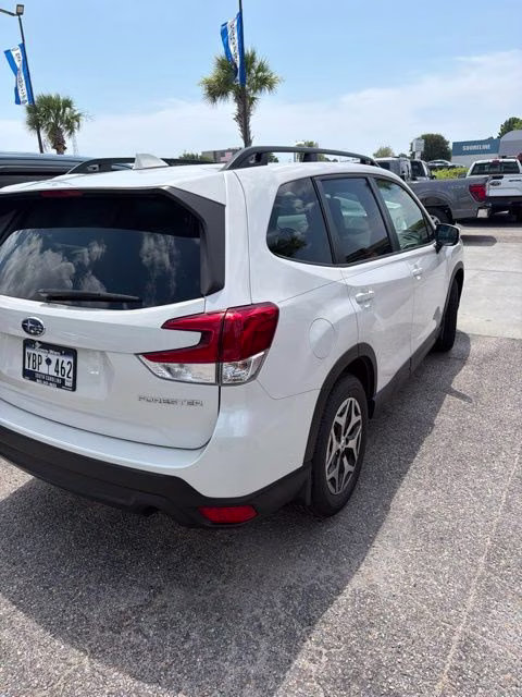 2023 Crystal White Pearl Subaru Forester Premium AWD SUV
