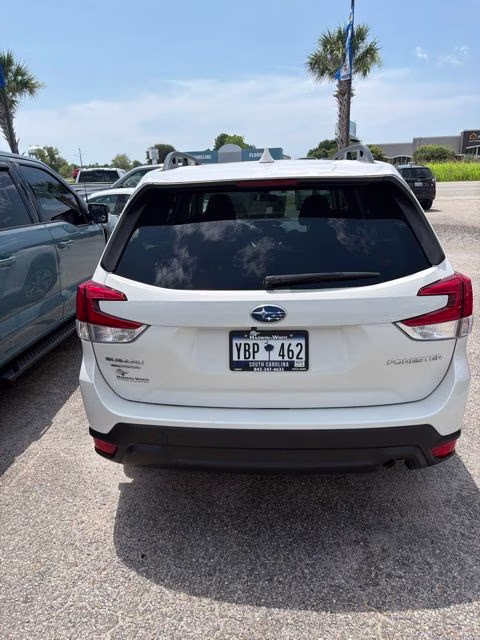 2023 Crystal White Pearl Subaru Forester Premium AWD SUV