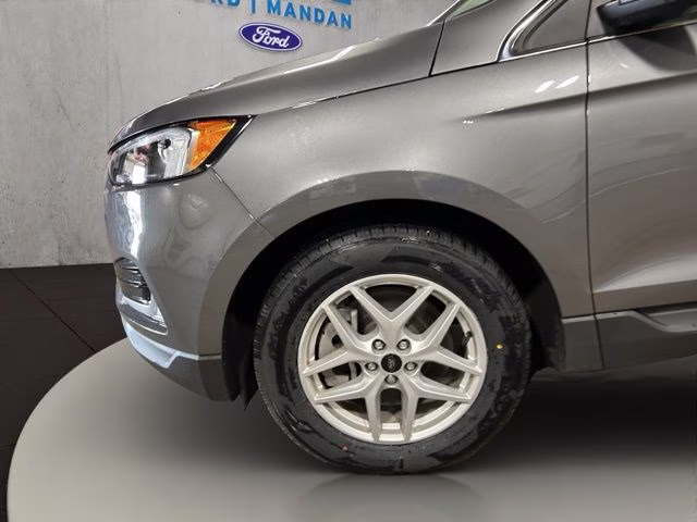 2024 Gray Metallic Ford Edge SEL AWD SUV