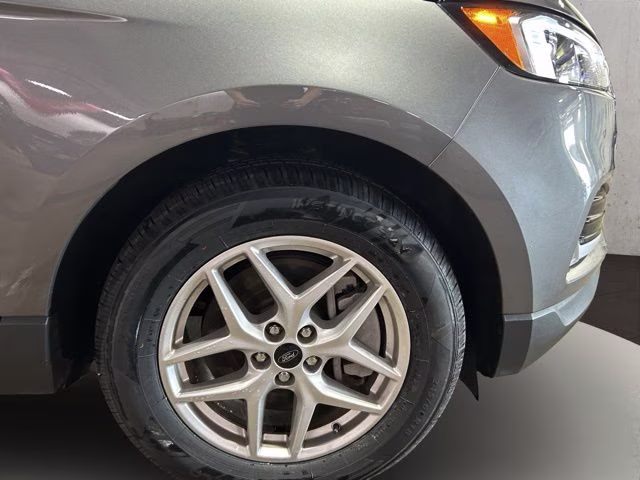 2024 Gray Metallic Ford Edge SEL AWD SUV