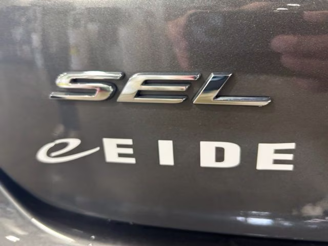 2024 Gray Metallic Ford Edge SEL AWD SUV