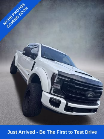 2022 White Metallic Ford Super Duty F-250 SRW Lariat 4X4 Truck