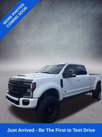 2022 White Metallic Ford Super Duty F-250 SRW Lariat 4X4 Truck