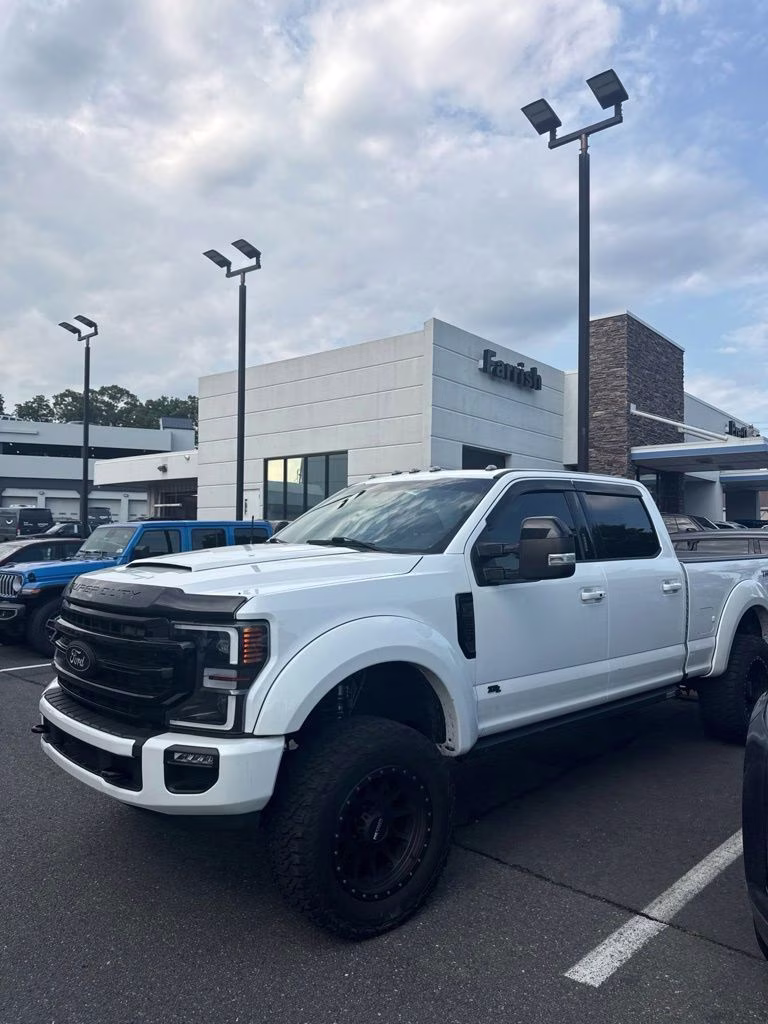 2022 White Metallic Ford Super Duty F-250 SRW Lariat 4X4 Truck