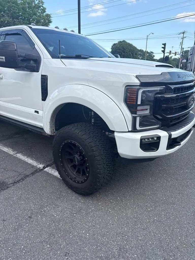 2022 White Metallic Ford Super Duty F-250 SRW Lariat 4X4 Truck