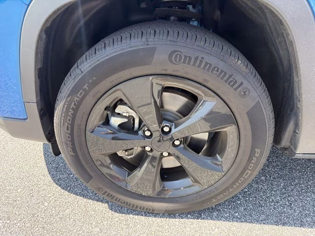 2023 Hydro Blue Pearlcoat Jeep Cherokee Altitude Lux 4X4 SUV