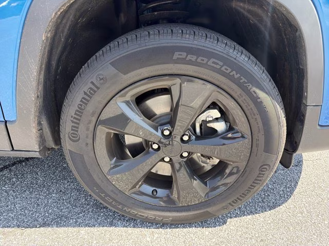 2023 Hydro Blue Pearlcoat Jeep Cherokee Altitude Lux 4X4 SUV