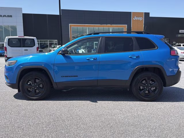 2023 Hydro Blue Pearlcoat Jeep Cherokee Altitude Lux 4X4 SUV