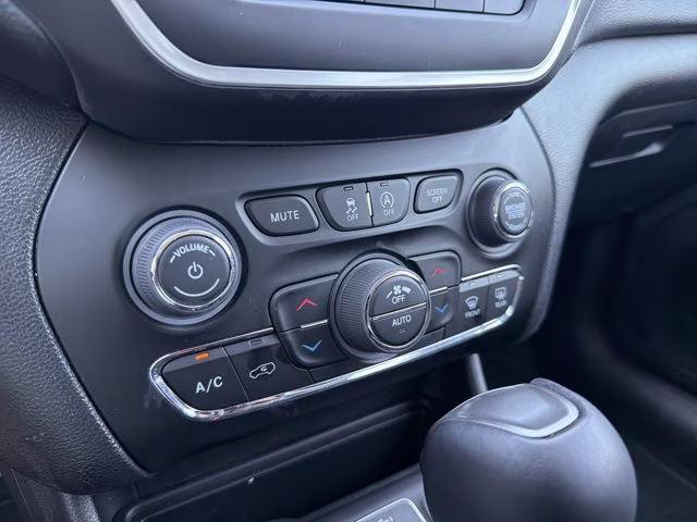 2023 Hydro Blue Pearlcoat Jeep Cherokee Altitude Lux 4X4 SUV