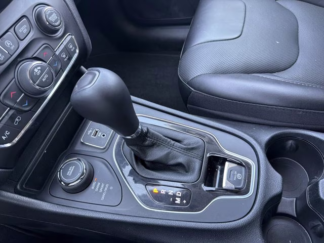 2023 Hydro Blue Pearlcoat Jeep Cherokee Altitude Lux 4X4 SUV
