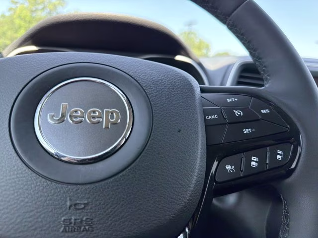 2023 Hydro Blue Pearlcoat Jeep Cherokee Altitude Lux 4X4 SUV