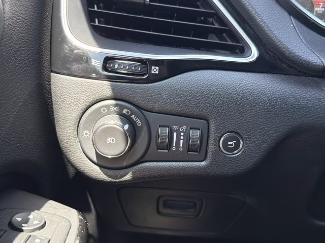 2023 Hydro Blue Pearlcoat Jeep Cherokee Altitude Lux 4X4 SUV