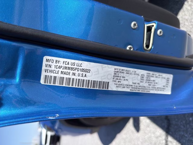 2023 Hydro Blue Pearlcoat Jeep Cherokee Altitude Lux 4X4 SUV