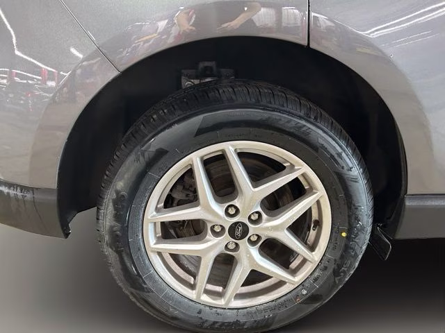 2024 Gray Metallic Ford Edge SEL AWD SUV
