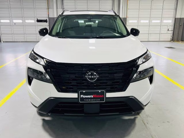 2026 Everest White Pearl Tricoat Nissan Rogue Dark Armor FWD SUV