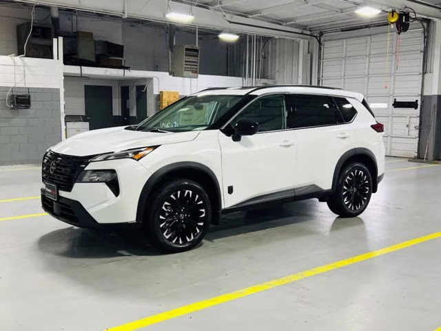 2026 Everest White Pearl Tricoat Nissan Rogue Dark Armor FWD SUV