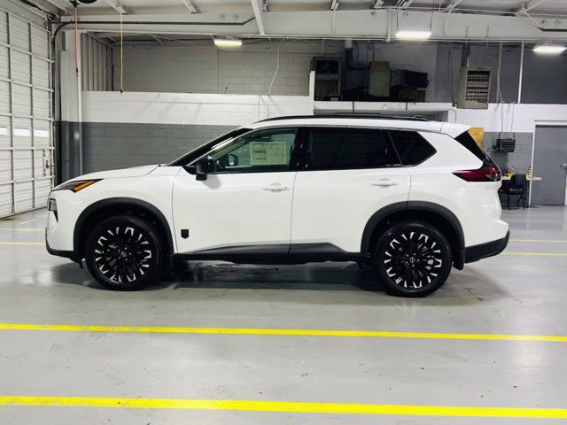 2026 Everest White Pearl Tricoat Nissan Rogue Dark Armor FWD SUV