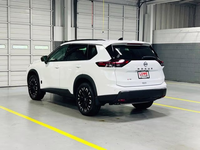 2026 Everest White Pearl Tricoat Nissan Rogue Dark Armor FWD SUV